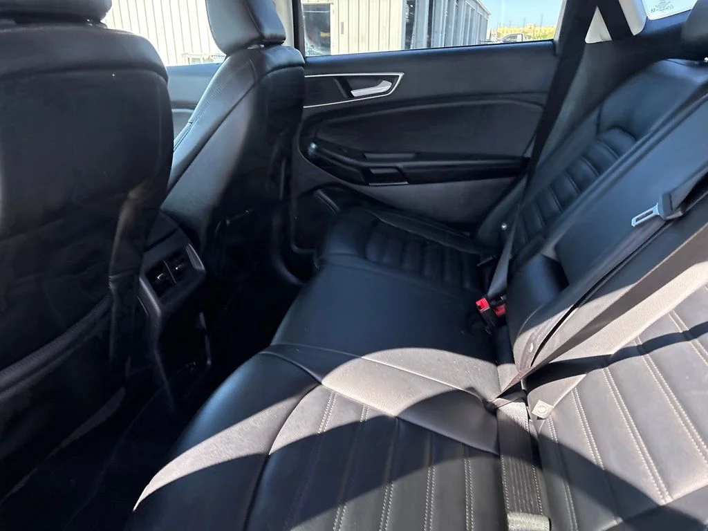 Used 2022 Silver Ford SEL image 21