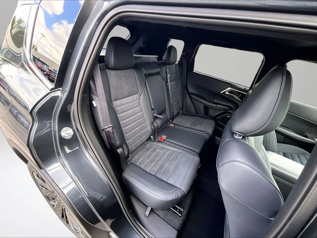 New 2026 Gray Mitsubishi LE image 11