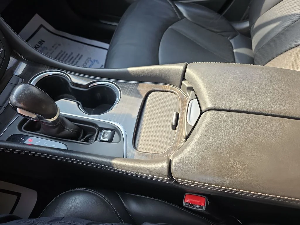 Used 2019 White Buick Essence image 21