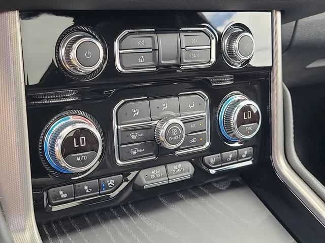 Used 2024 Onyx Black GMC Denali image 30