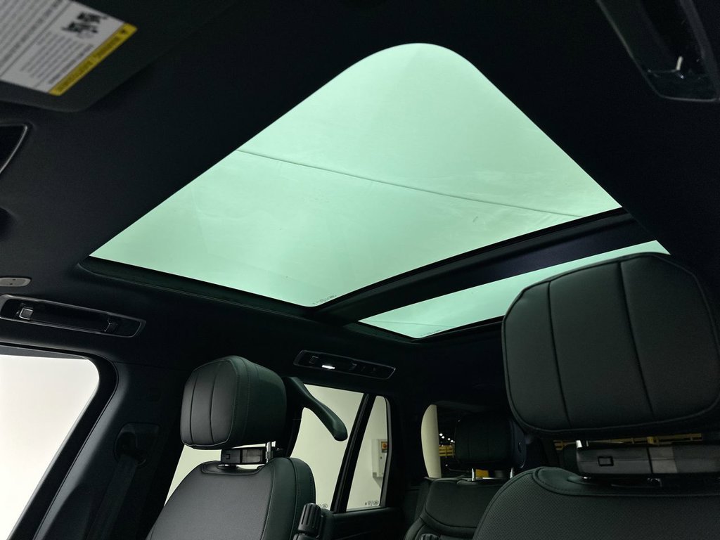 New 2027 Santorini Black Land Rover SE image 11