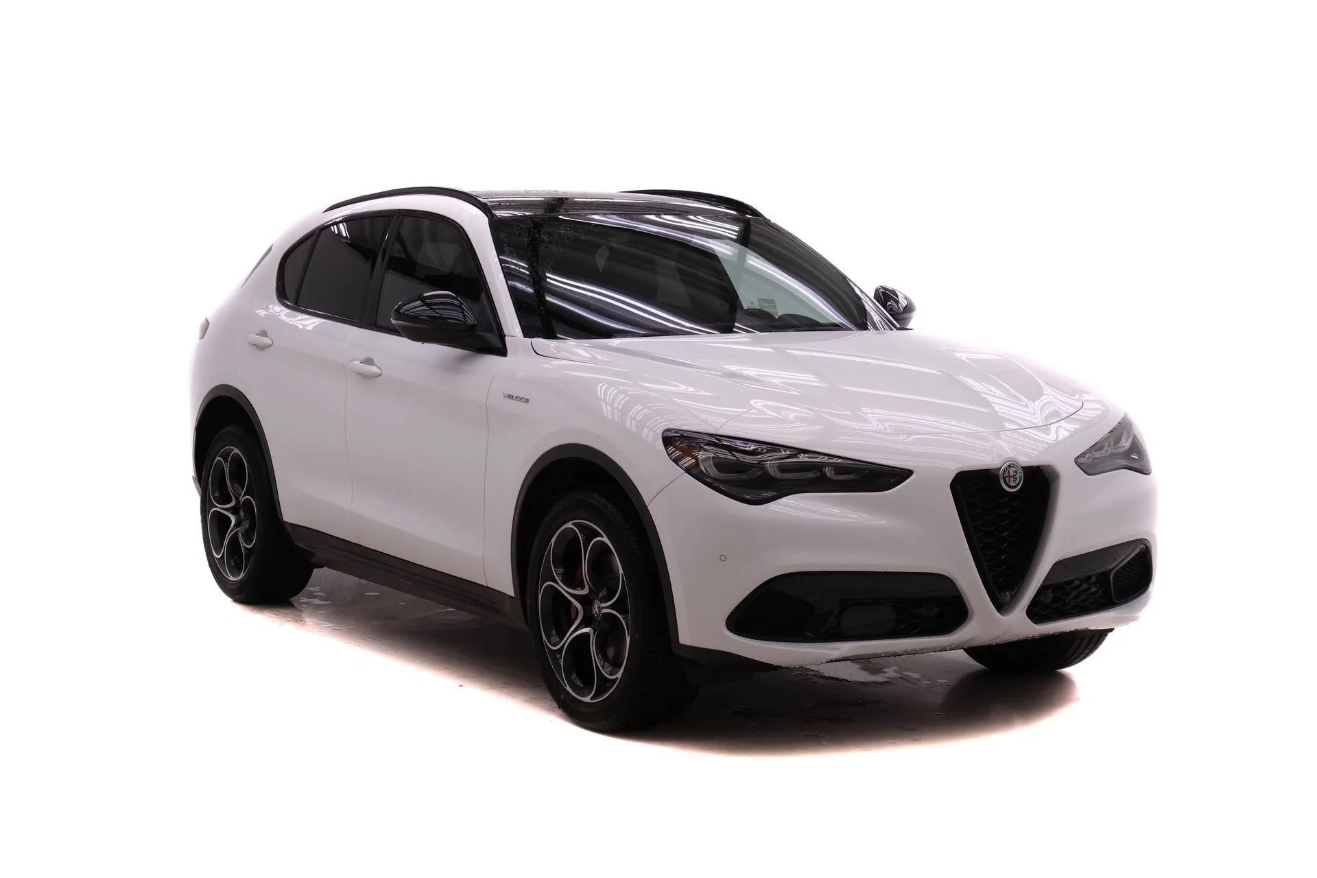 New 2026 Milano White Exterior Paint Alfa Romeo Base image 2