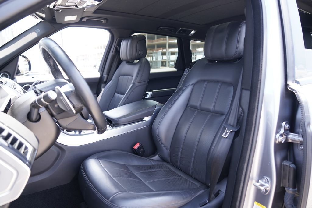 Used 2021 Black Land Rover HSE Silver Edition image 10