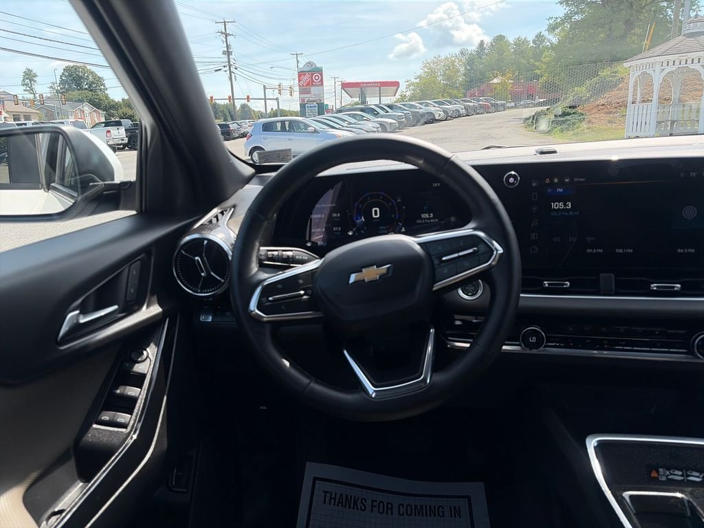 Used 2025 White Chevrolet LT image 14