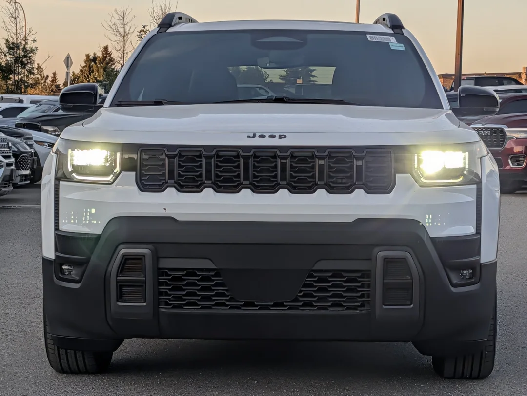 New 2026 White Jeep Limited - - 4x4 - Hybrid - Panoramic Sunroof - Leather Seats - Heated Seats & More! image 3
