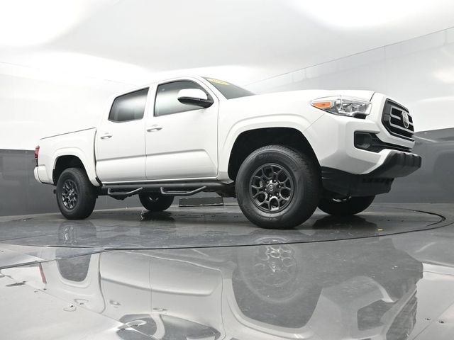 Used 2020 White Toyota SR image 35