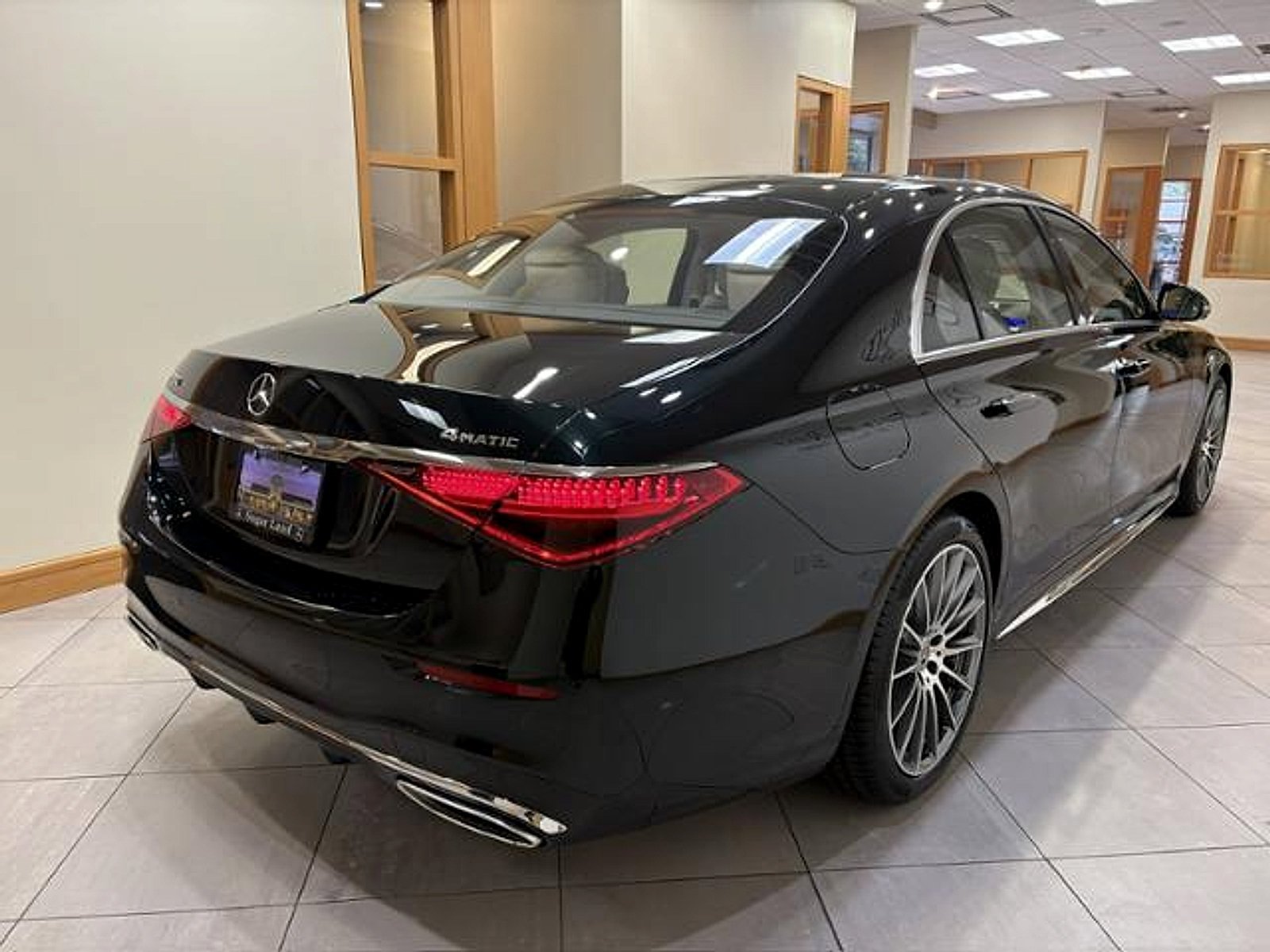 New 2026 Emerald Green Metallic Mercedes-Benz S 580 image 26