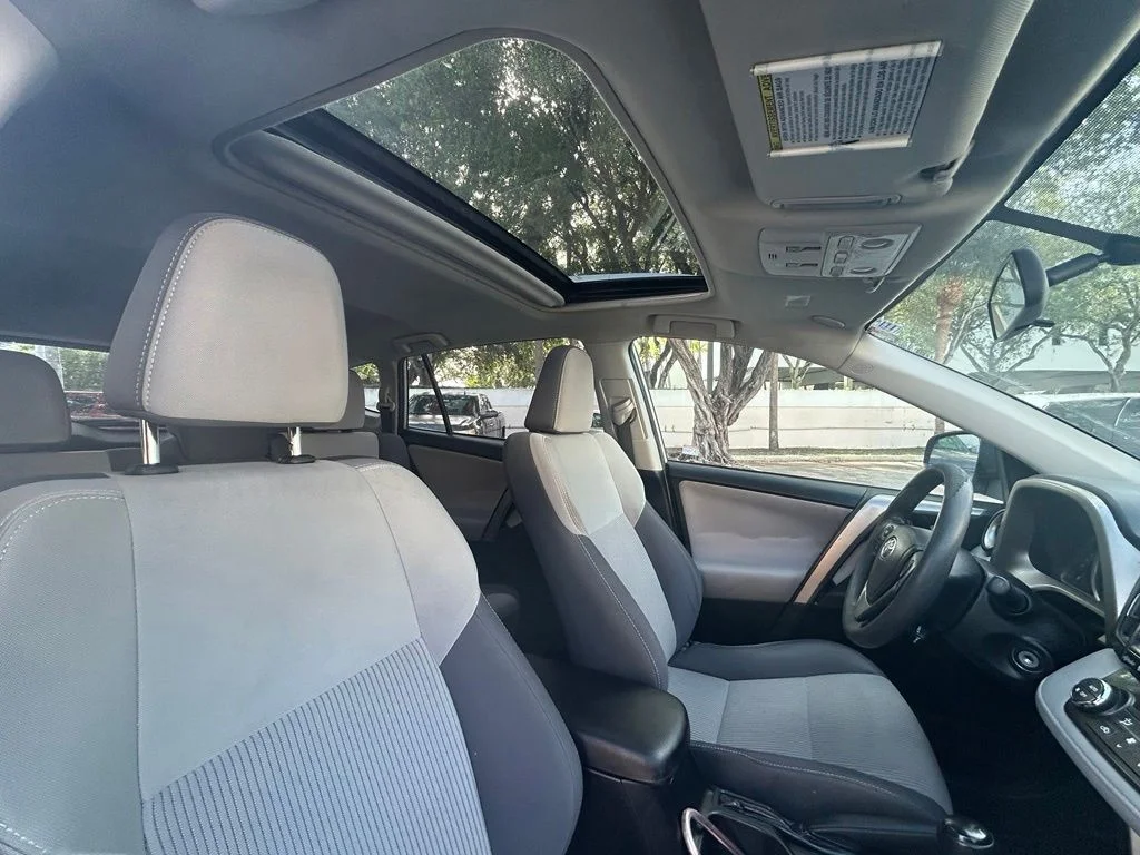 Used 2015 Silver Toyota XLE image 27