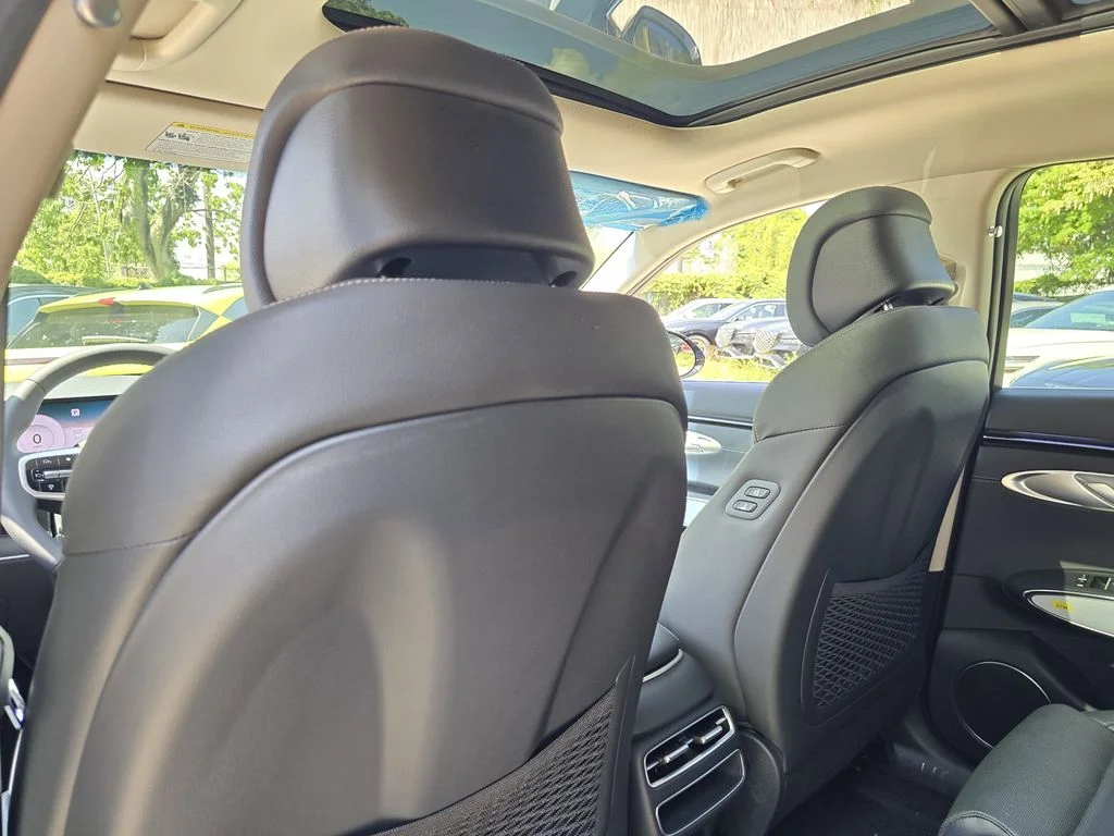 New 2026 Silver Genesis 2.5T Advanced image 11