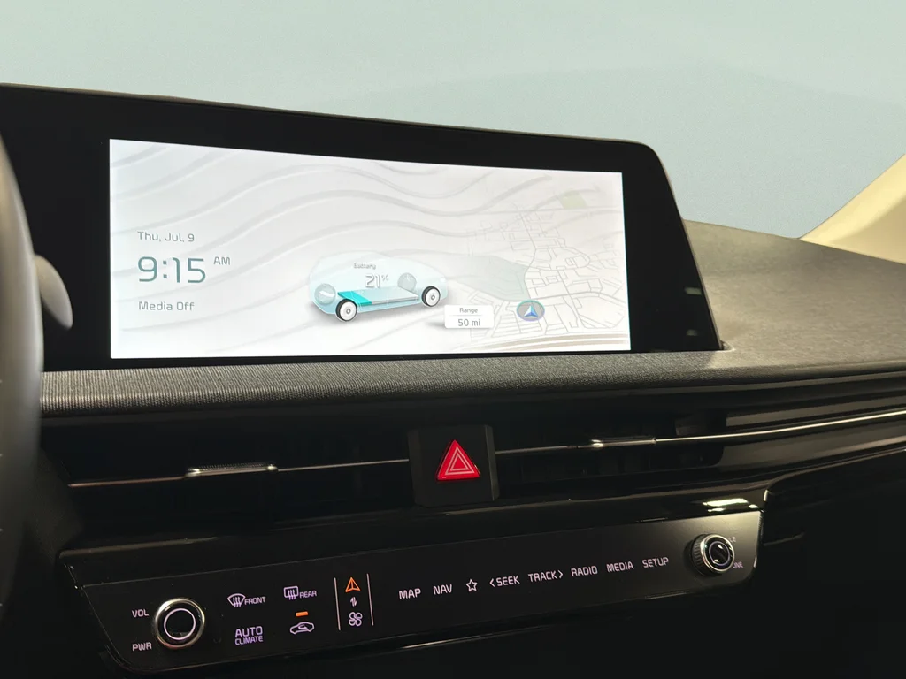 Used 2023 Snow White Pearl Kia Wind image 13