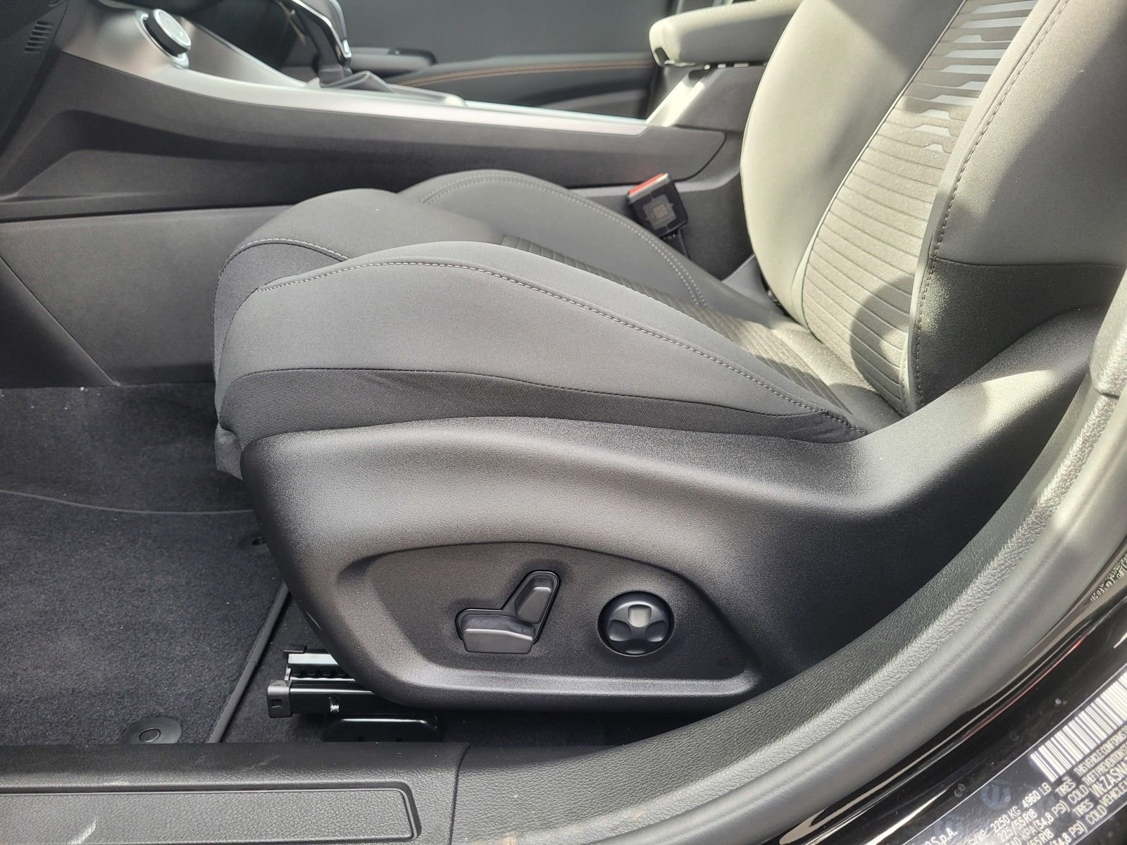 2025 Alfa Romeo Tonale Base - Photo 11