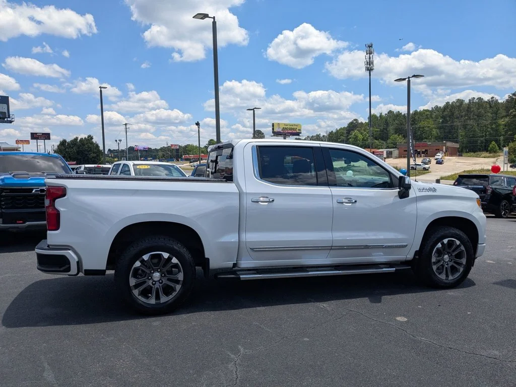 Used 2023 Iridescent Pearl Tricoat Chevrolet High Country image 4