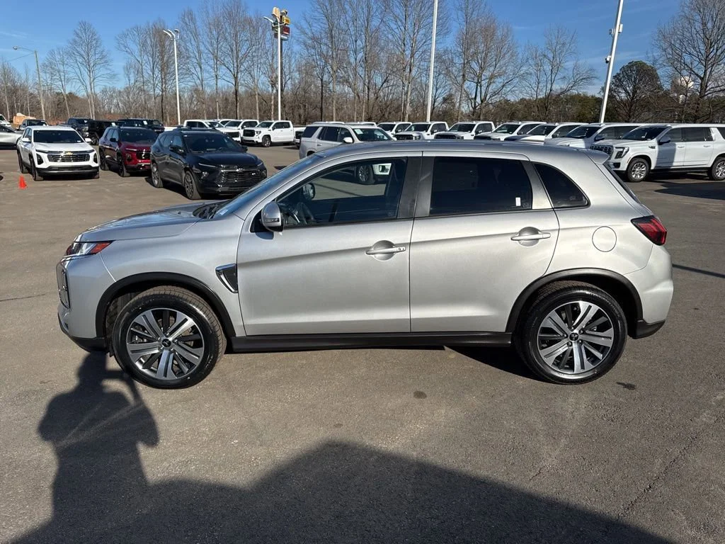 Used 2023 Silver Mitsubishi ES image 2