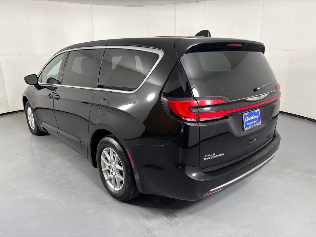 Used 2025 Black Chrysler Select image 6