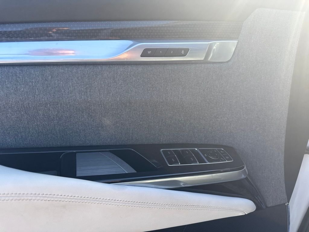 Used 2025 White Cadillac V-Series image 9