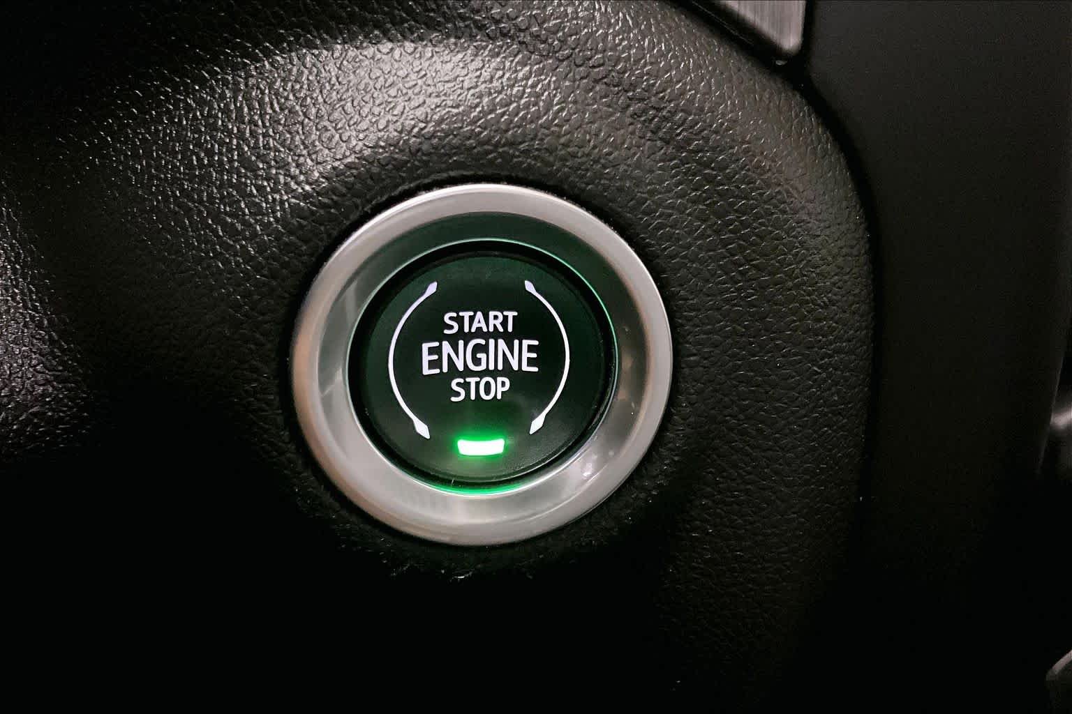 Used 2020 White Frost Tricoat GMC Denali image 29