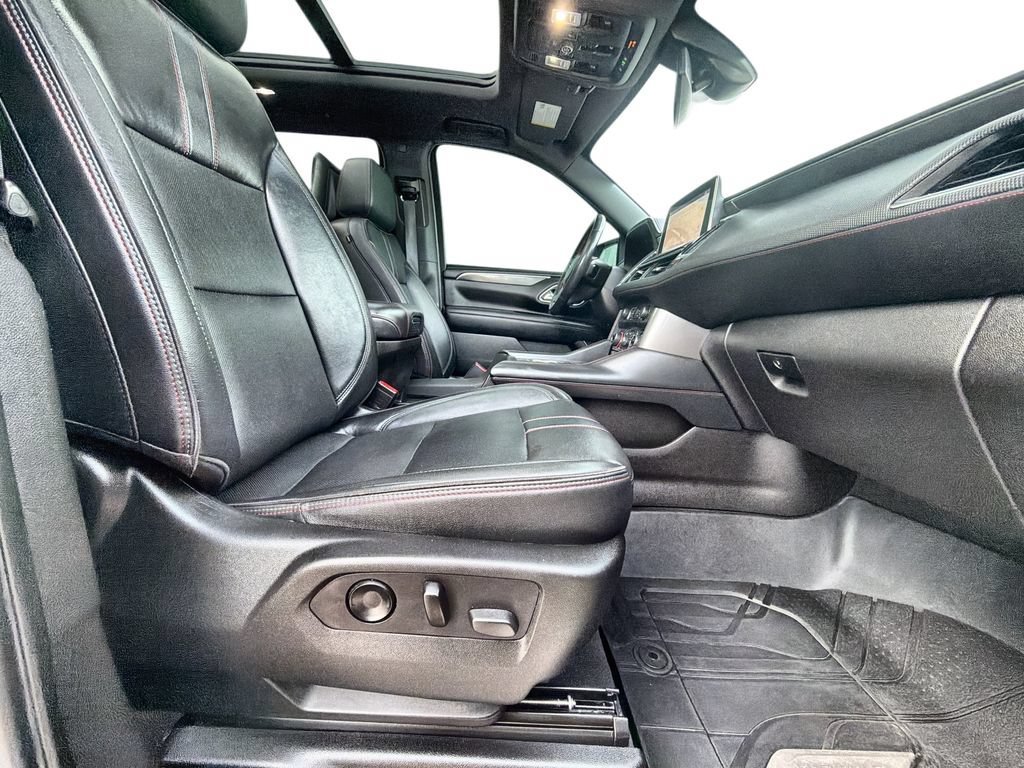 Used 2021 IRIDESCENT PEARL TRICOAT Chevrolet RST image 29
