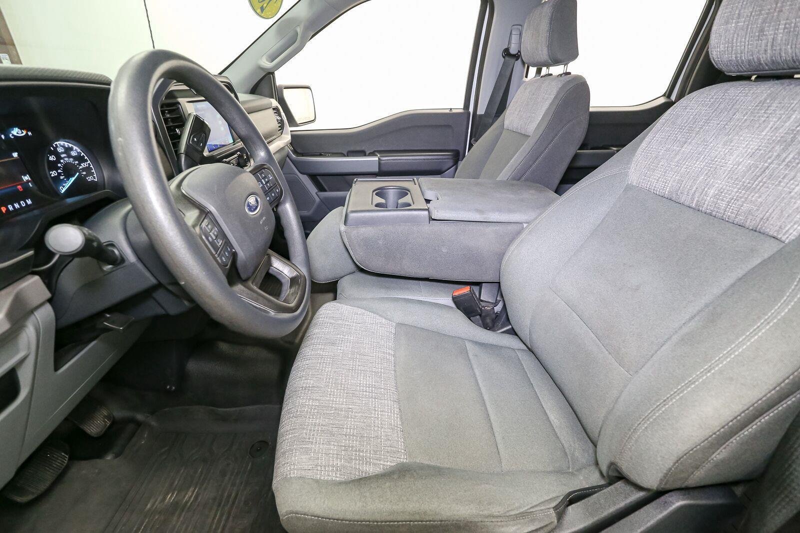 Used 2023 Oxford White Ford XLT image 40