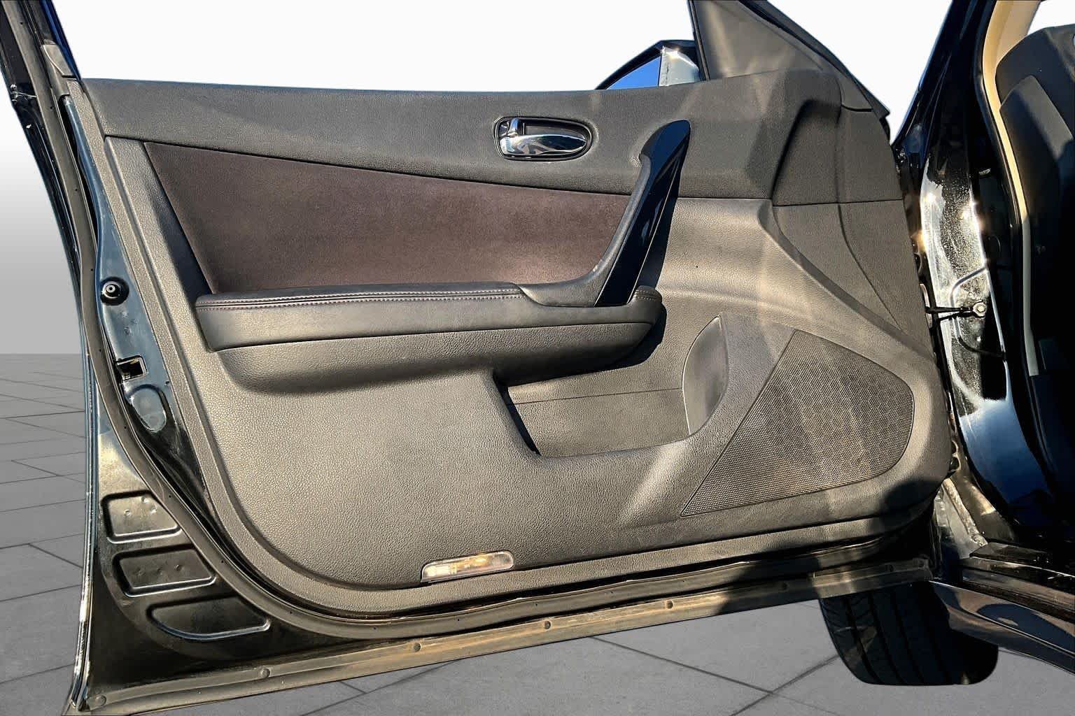 Used 2011 Super Black Nissan 3.5 S image 19