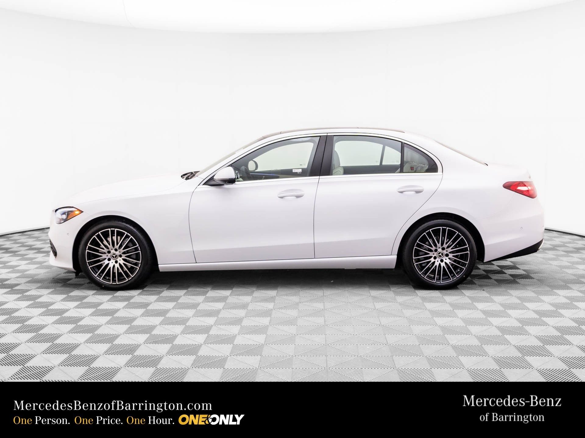 New 2026 MANUFAKTUR Moonlight White Metallic Mercedes-Benz C 300 image 2