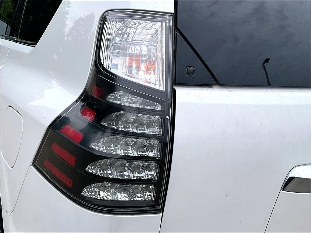 Used 2023 White Lexus 460 Luxury image 30