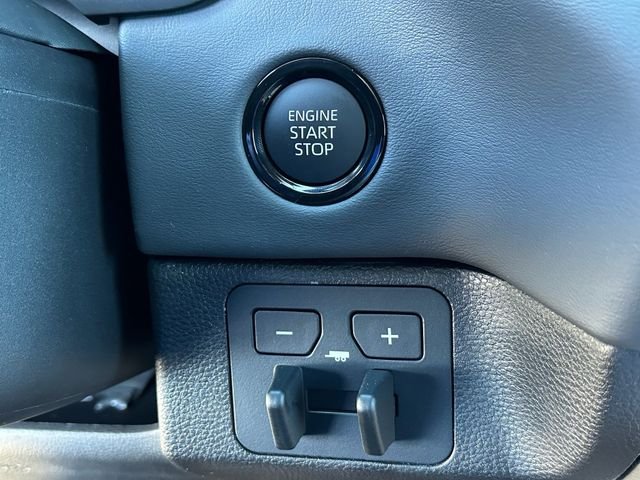 New 2026 Wind Chill Pearl <sup>1</sup> Toyota  Platinum image 25
