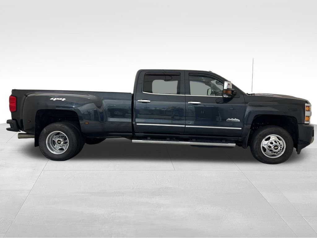 Used 2019 Gray Chevrolet High Country image 4