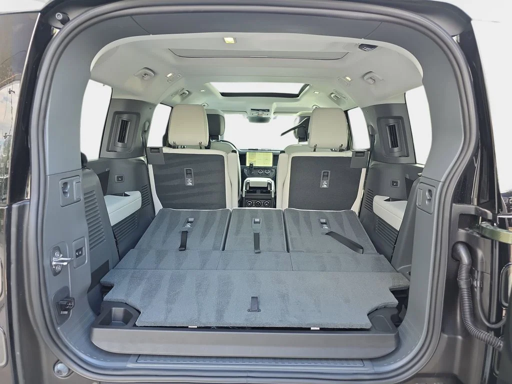 New 2026 Woolstone Green LAND ROVER X-Dynamic SE image 12