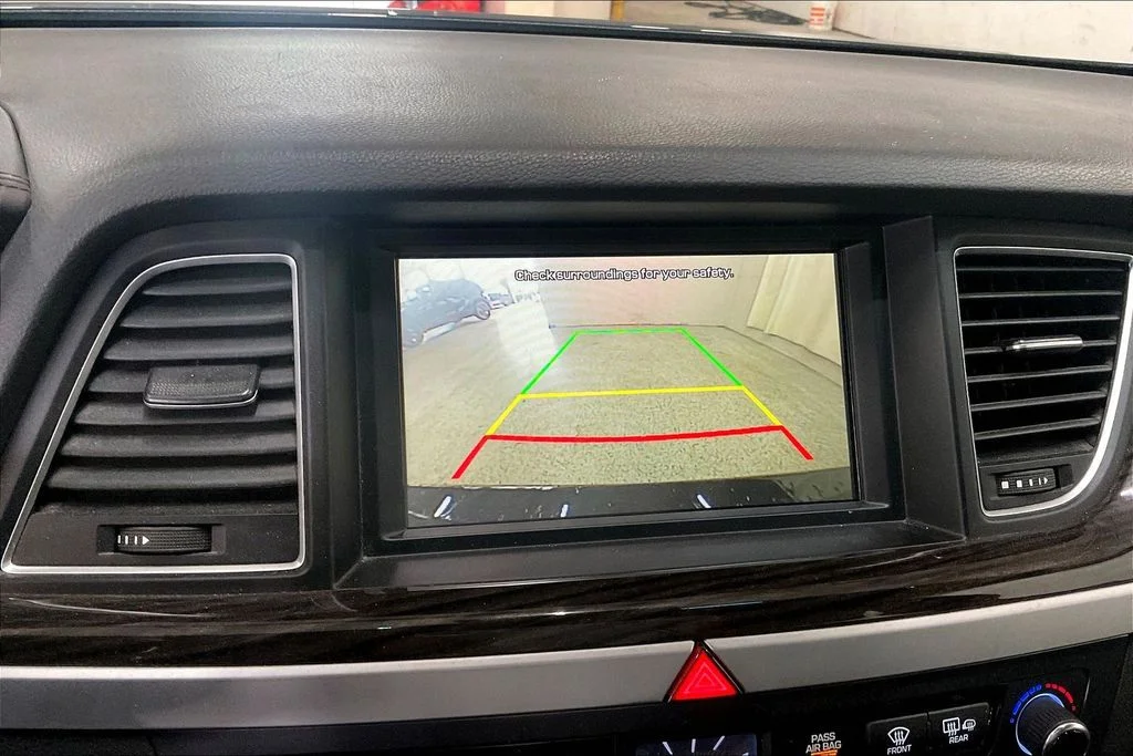 Used 2015 Black Hyundai 3.8 image 21