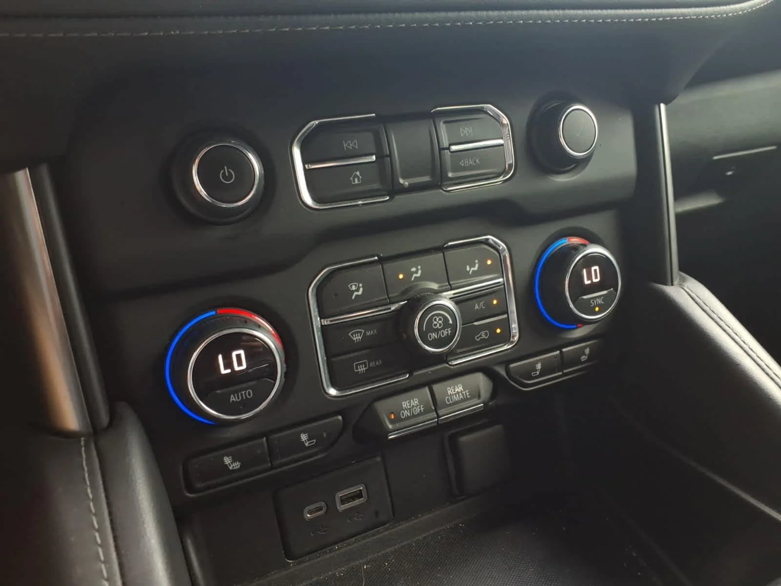 Used 2022 Summit White Chevrolet Z71 image 15