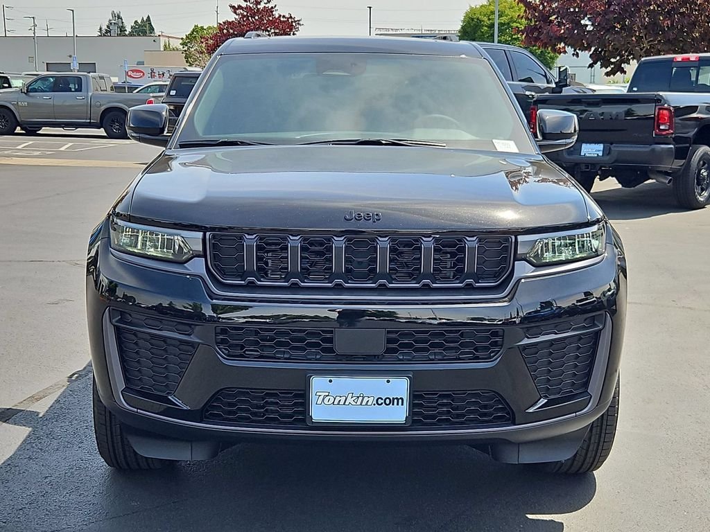 New 2026 Diamond Black Crystal Pearl-Coat Exterior Paint Jeep Altitude image 9