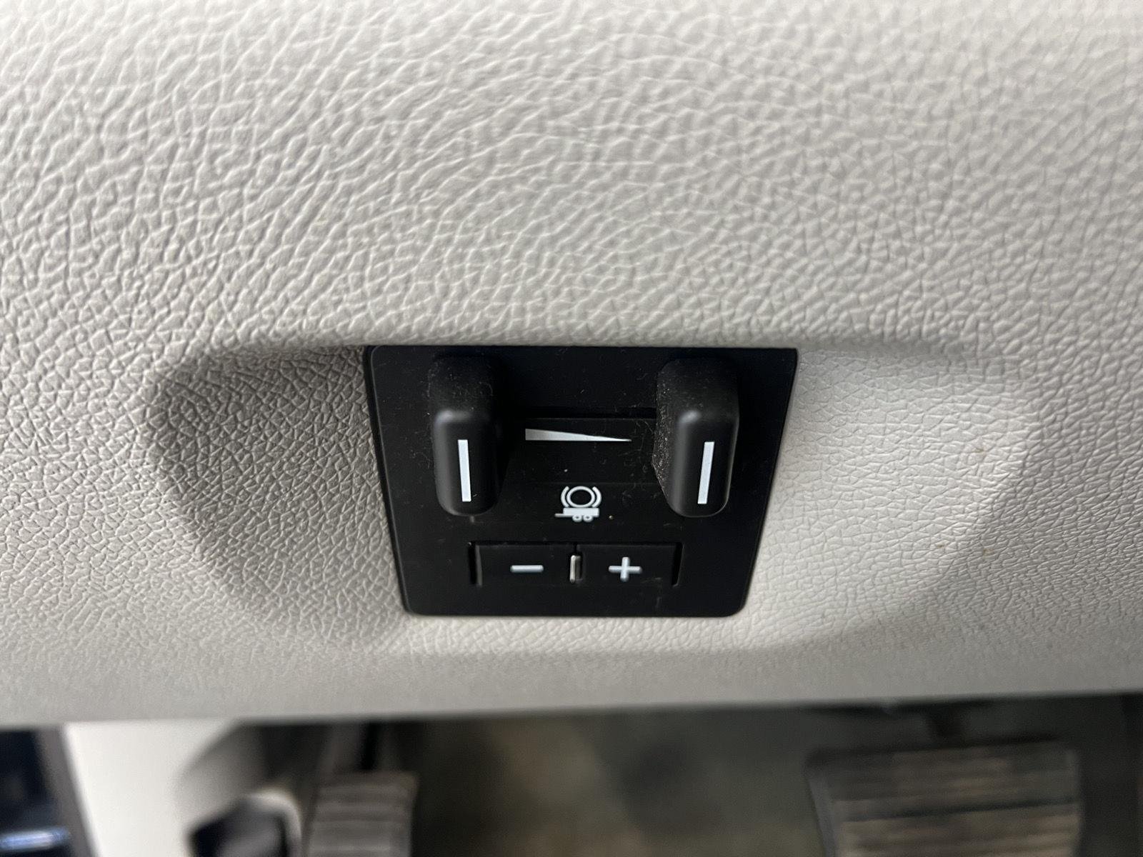 Used 2013 Blue Granite Metallic Chevrolet LT image 24