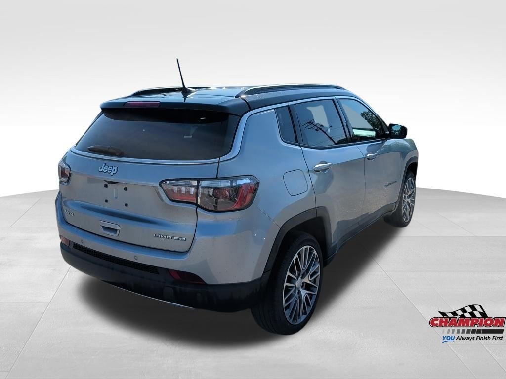 Used 2023 Silver Jeep Limited image 4