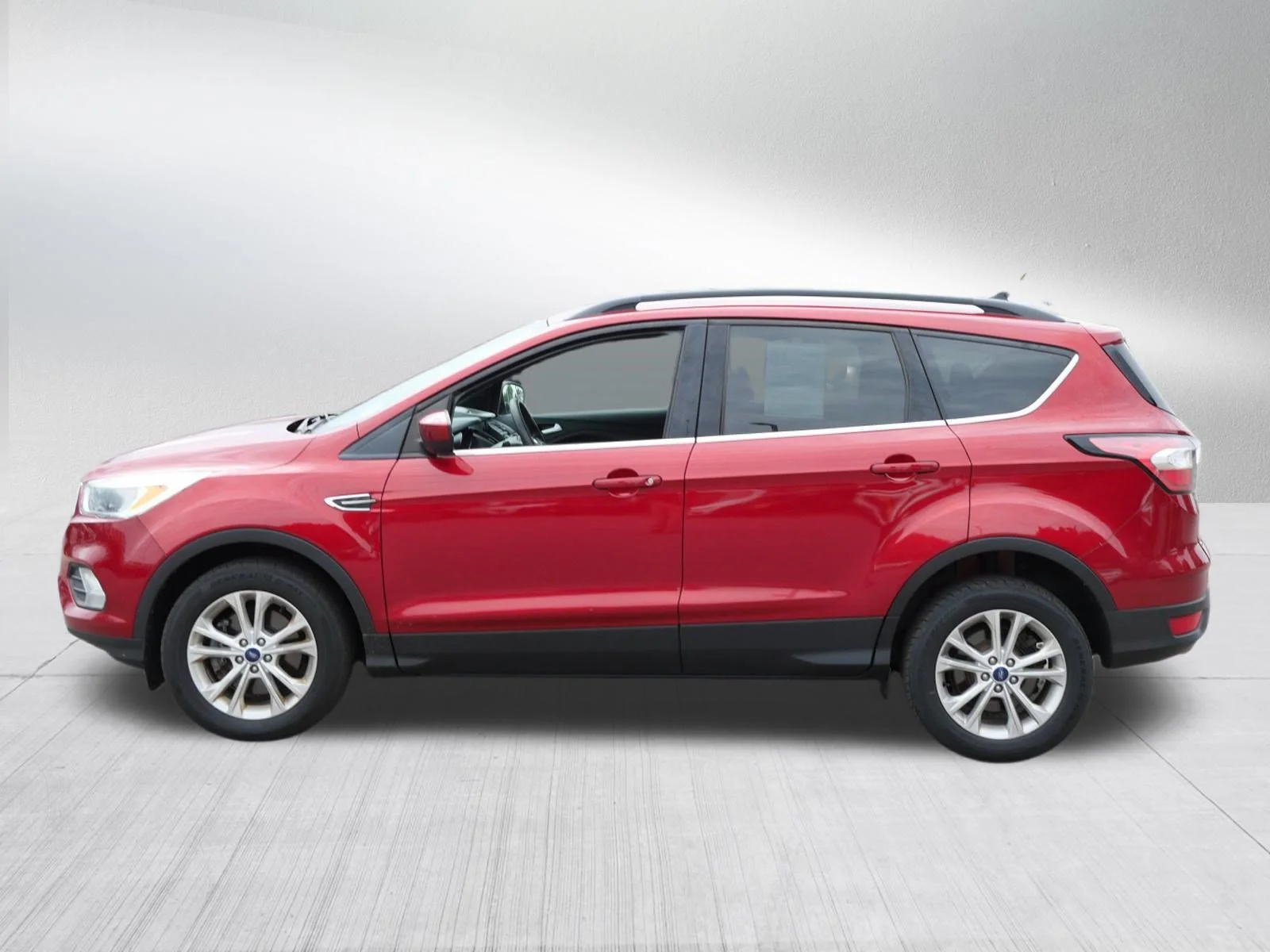 Used 2018 Ruby Red Metallic Tinted Clearcoat Ford SE image 4