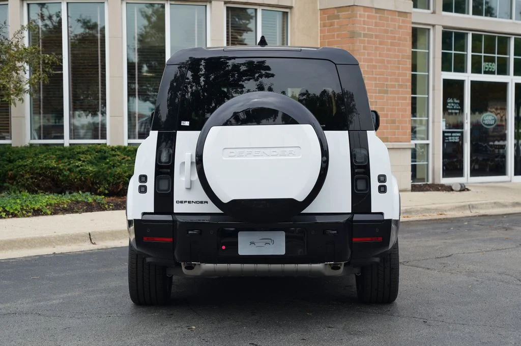 New 2026 Fuji White Land Rover X-Dynamic SE image 5