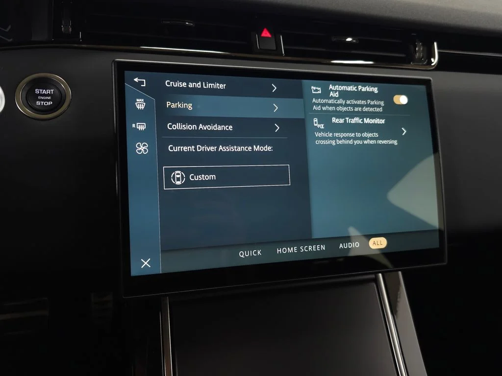 Certified Used 2024 White Land Rover Dynamic image 28