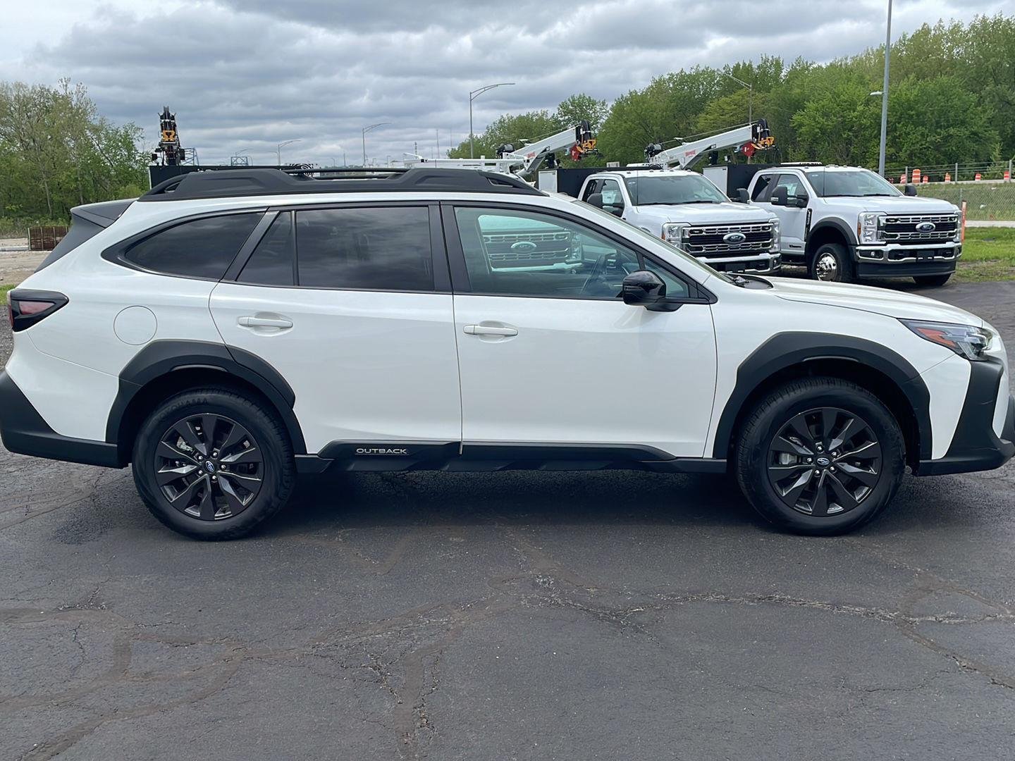 Used 2025 Crystal White Pearl Subaru Onyx Edition image 6