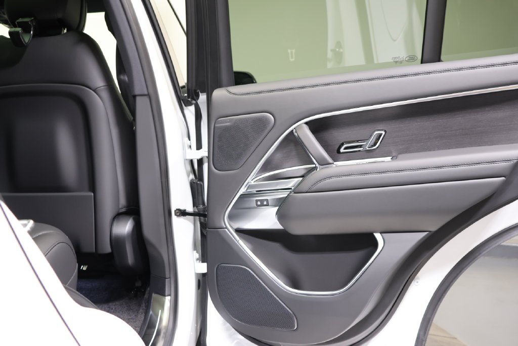 New 2027 Fuji White Land Rover SE image 41