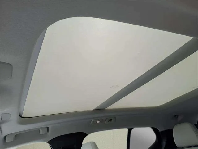 2026 Volvo XC40 Plus - Photo 11