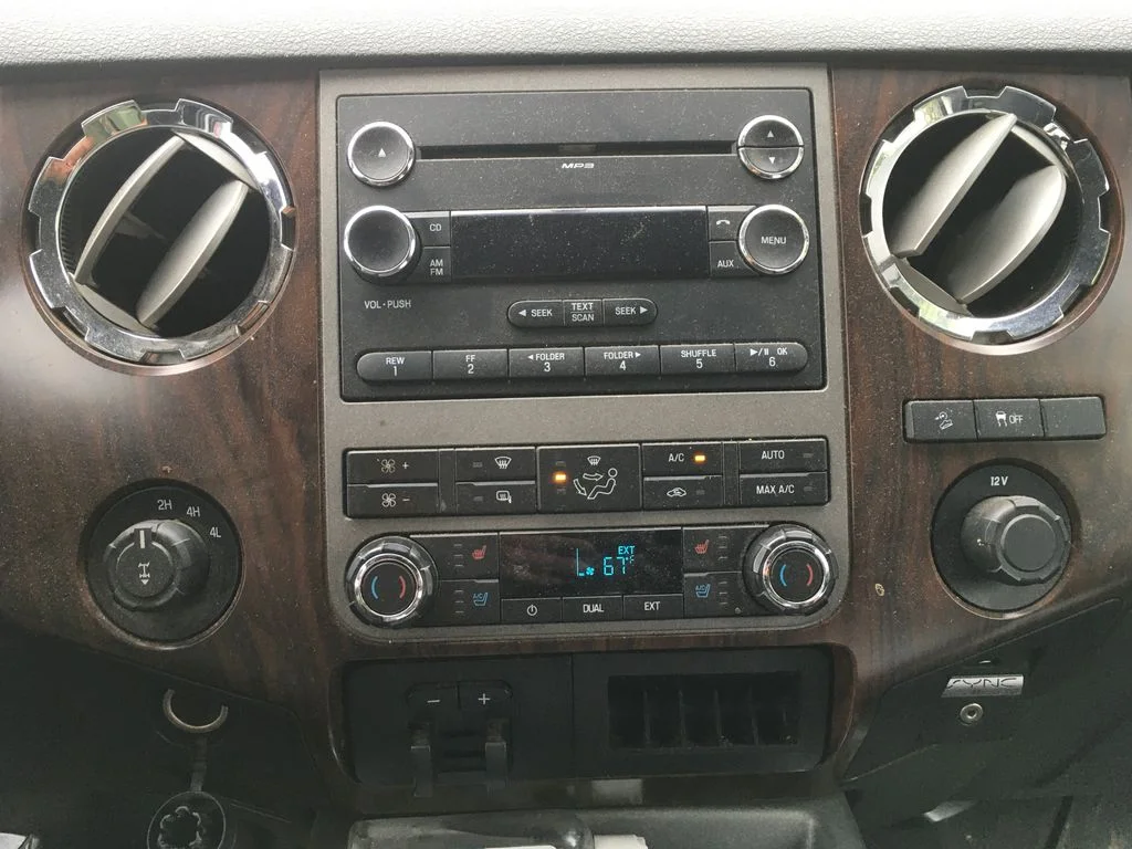 Used 2011 White Ford  image 10