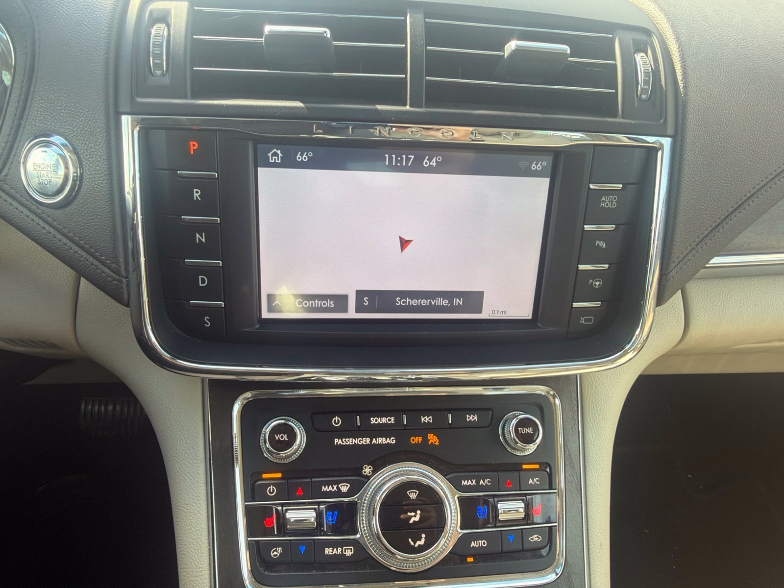 Used 2019 Red Lincoln Reserve image 13