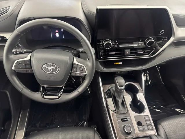 Used 2024 Red Toyota Platinum image 27