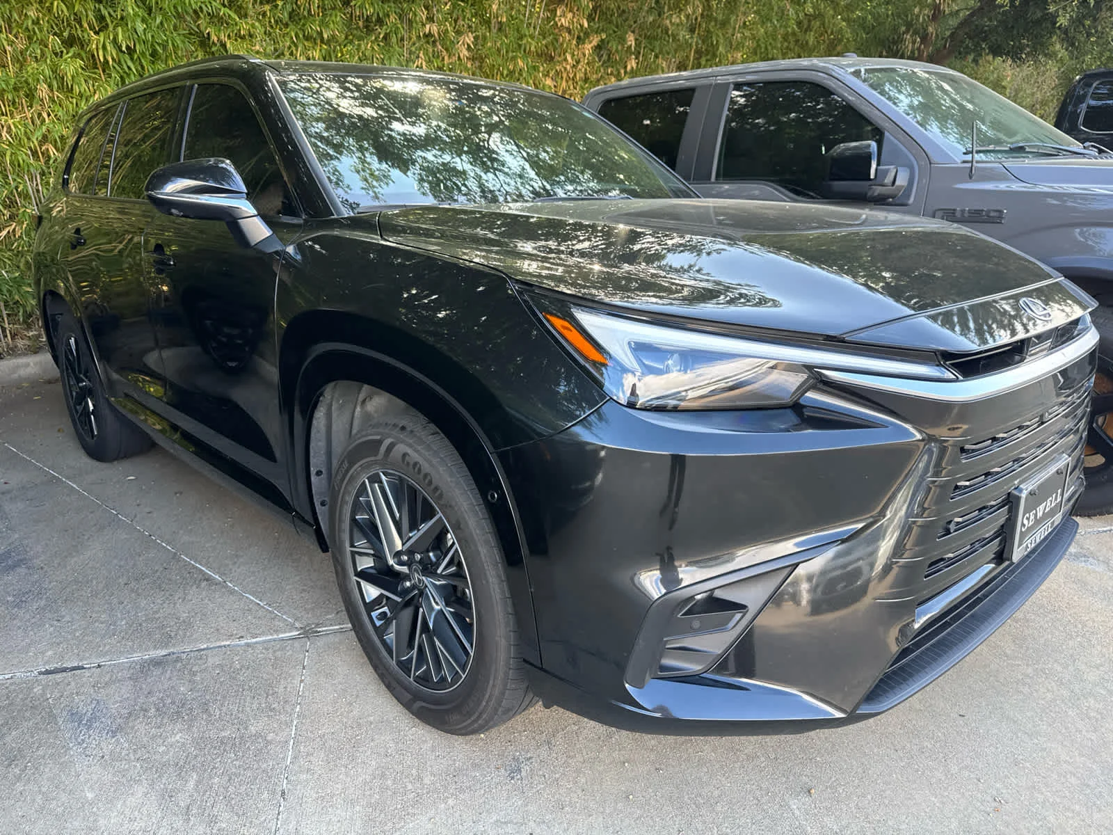 Certified Used 2025 Caviar Lexus Premium image 2