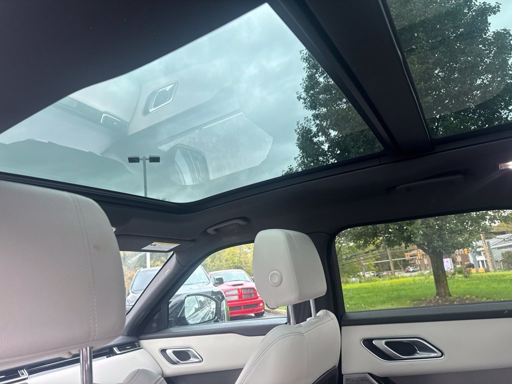 Used 2020 Blue Land Rover S image 17