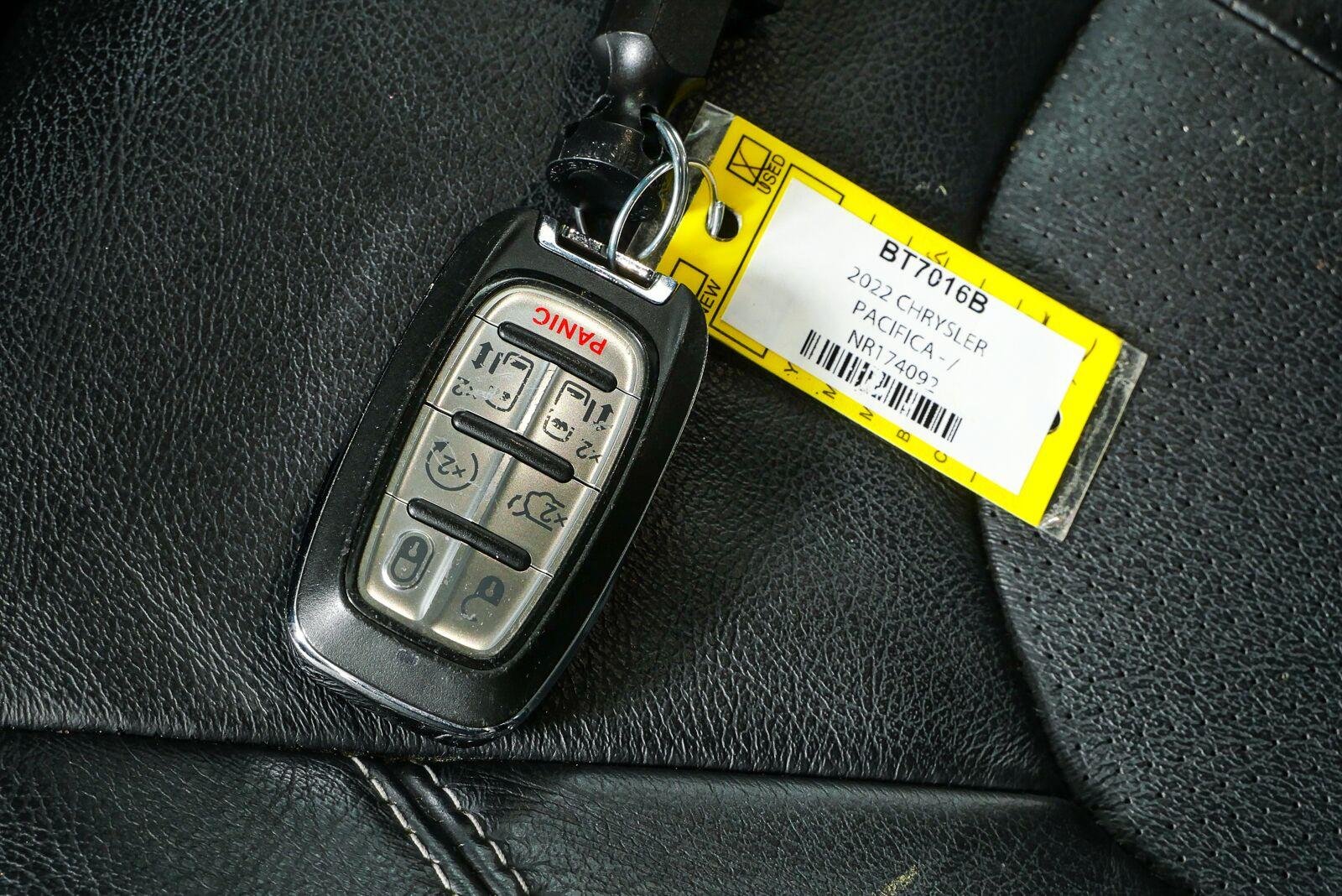 Used 2022 Bright White Clearcoat Chrysler Hybrid Touring L image 39