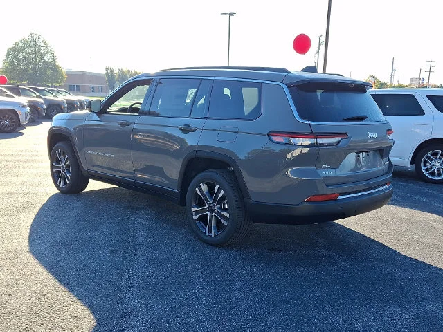 New 2027 Gray Jeep Limited image 4
