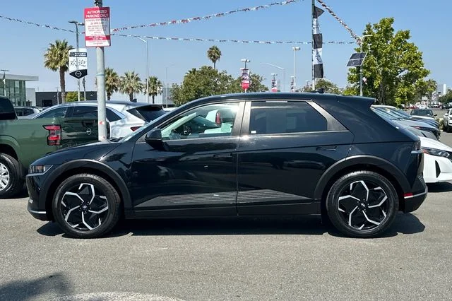 Used 2024 Black Hyundai SEL image 7
