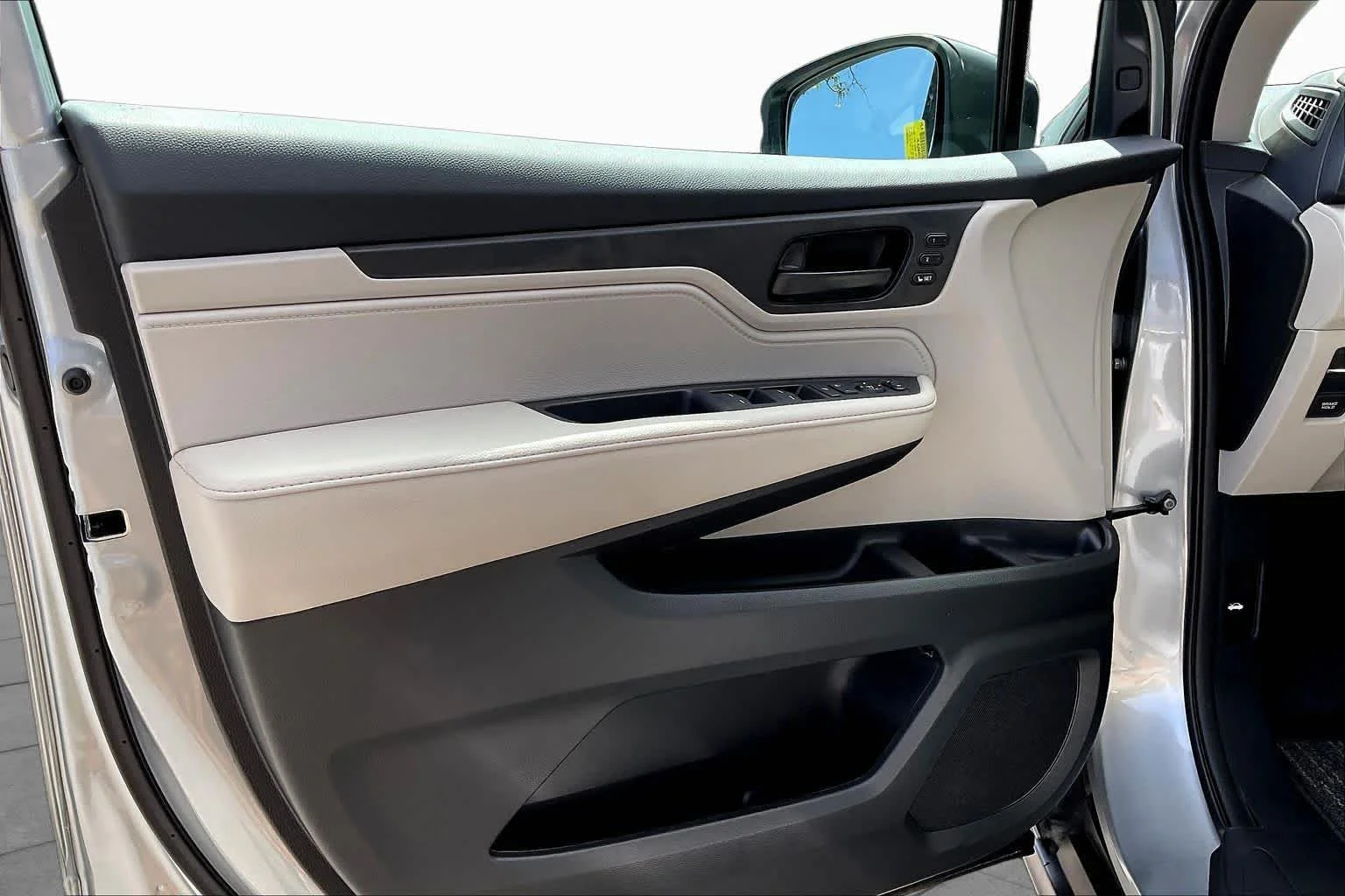 New 2026 Solar Silver Metallic Honda EX-L image 10