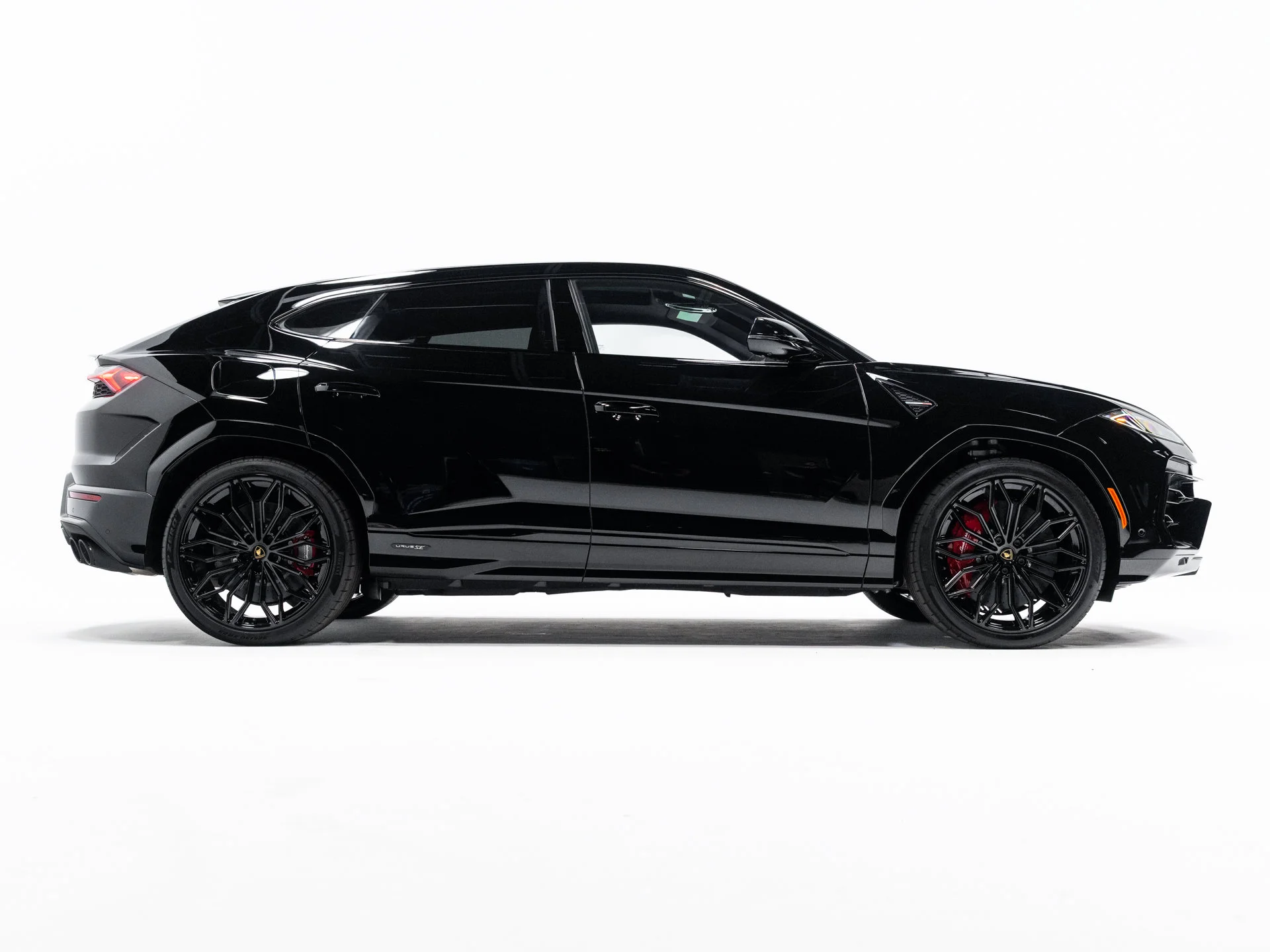 Used 2025 Nero Noctis Metallic Lamborghini SE image 6