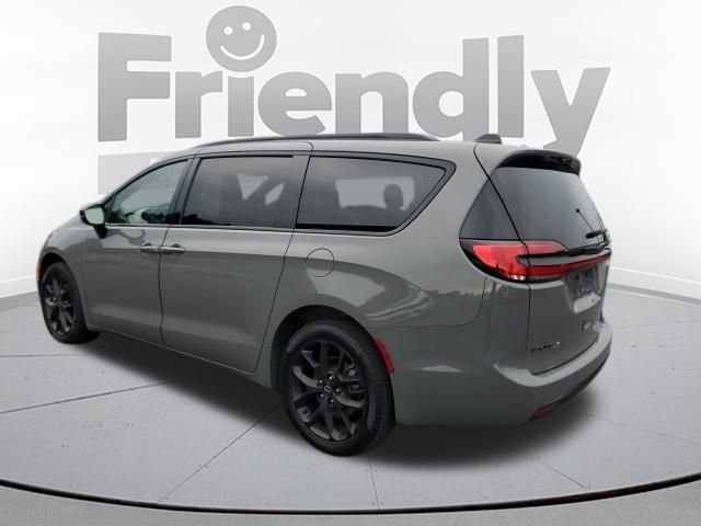 Used 2025 White Chrysler Limited image 3
